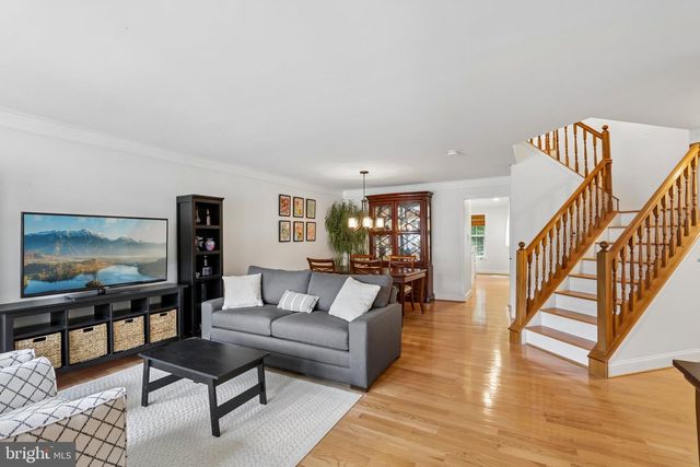 100 SANDHURST DR, Mount Laurel, NJ 08054