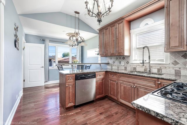 4841 S Lawler Avenue, Chicago, IL 60638