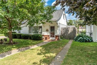 22860 Rosalind Avenue, Eastpointe, MI 48021