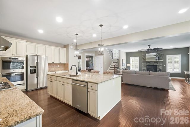 912 Manorwood Drive, Waxhaw, NC 28173