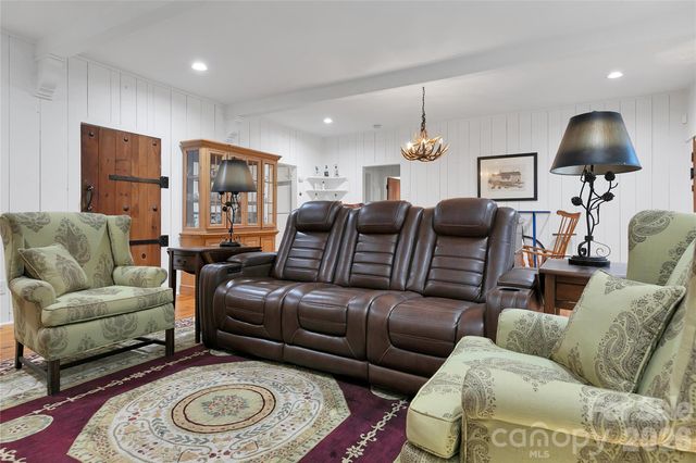 231 Cedar Lane, Brevard, NC 28712