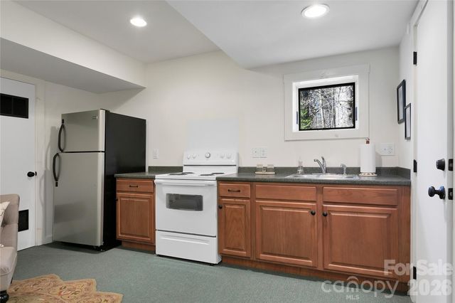 231 Cedar Lane, Brevard, NC 28712