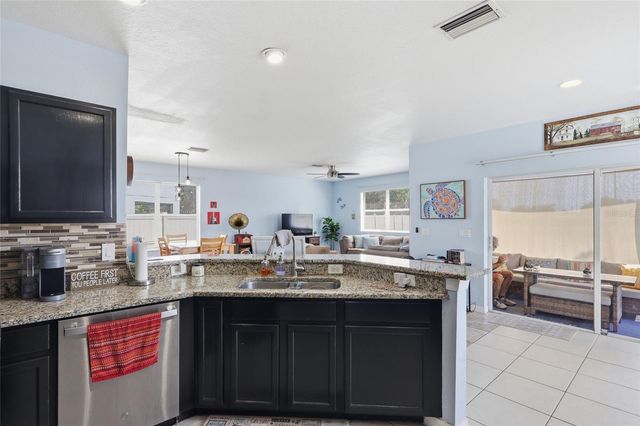 7902 CARRIAGE POINTE DR, Gibsonton, FL 33534