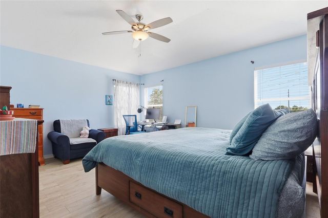 7902 CARRIAGE POINTE DR, Gibsonton, FL 33534