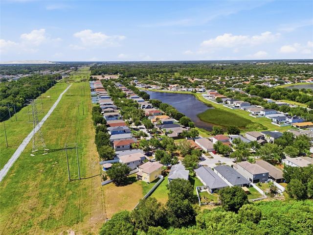 7902 CARRIAGE POINTE DR, Gibsonton, FL 33534
