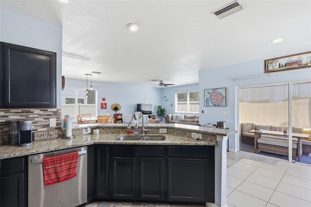 7902 CARRIAGE POINTE DR, Gibsonton, FL 33534