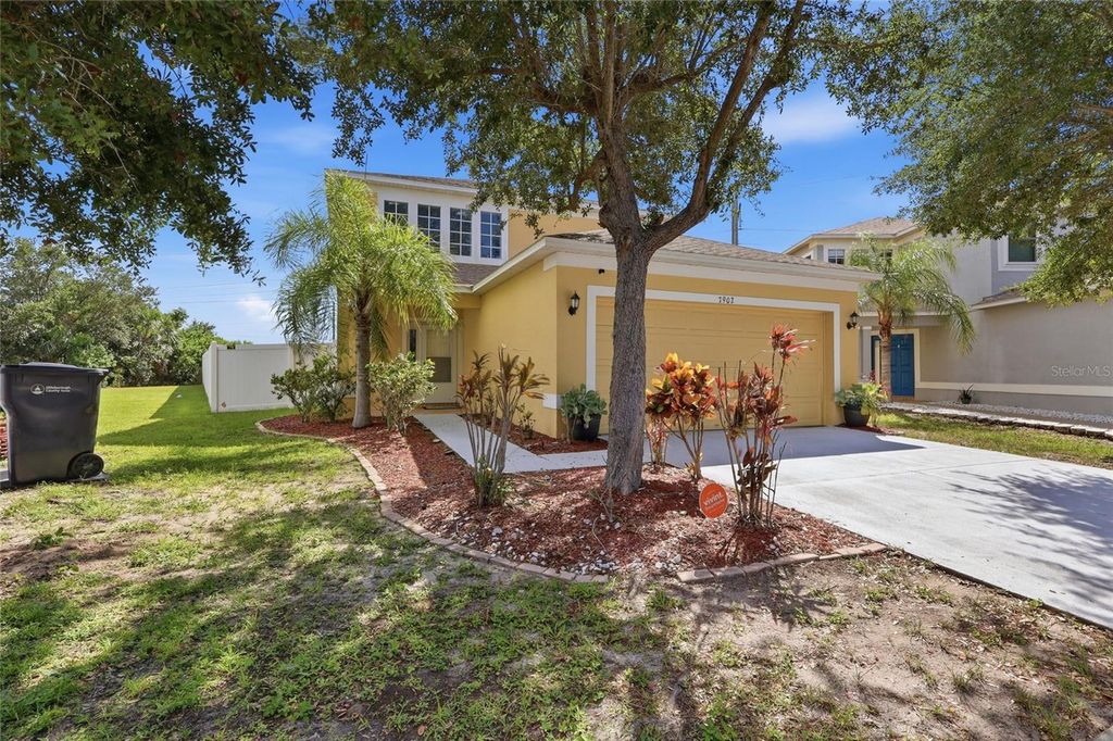 7902 CARRIAGE POINTE DR, Gibsonton, FL 33534