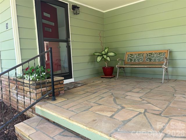 28 S College Street, Weaverville, NC 28787