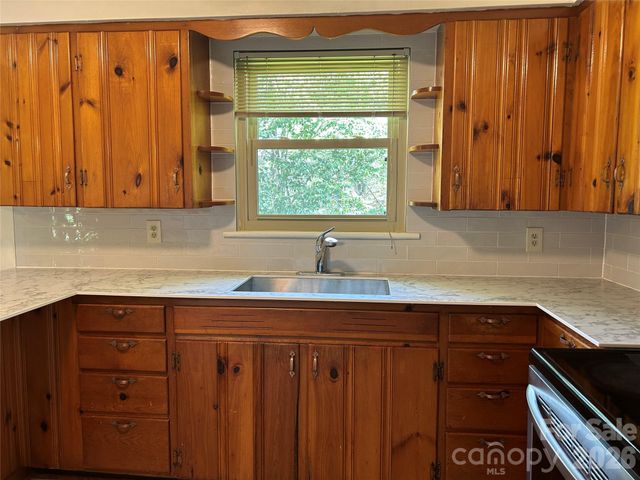 28 S College Street, Weaverville, NC 28787