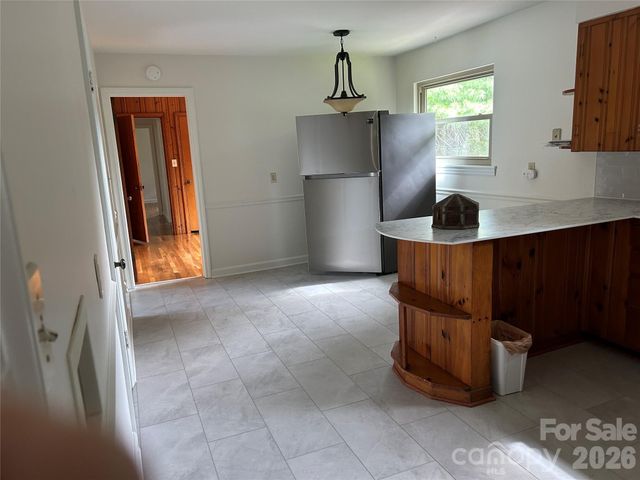 28 S College Street, Weaverville, NC 28787