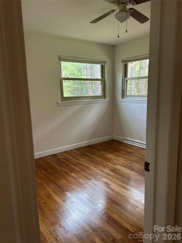 28 S College Street, Weaverville, NC 28787
