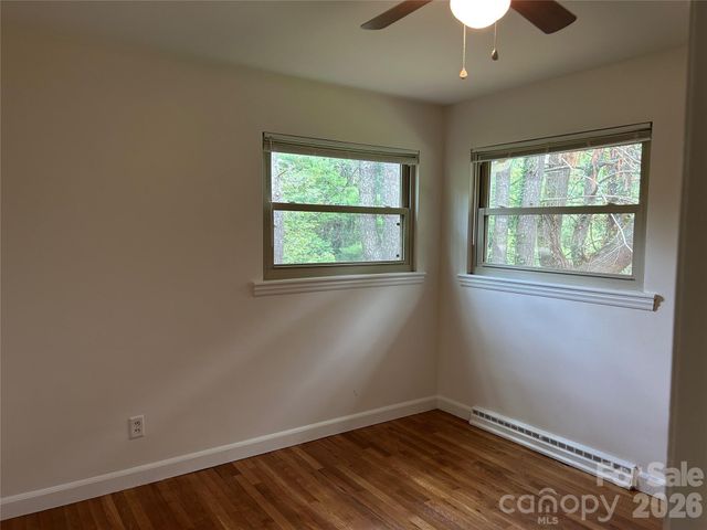28 S College Street, Weaverville, NC 28787