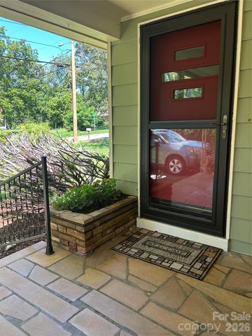 28 S College Street, Weaverville, NC 28787