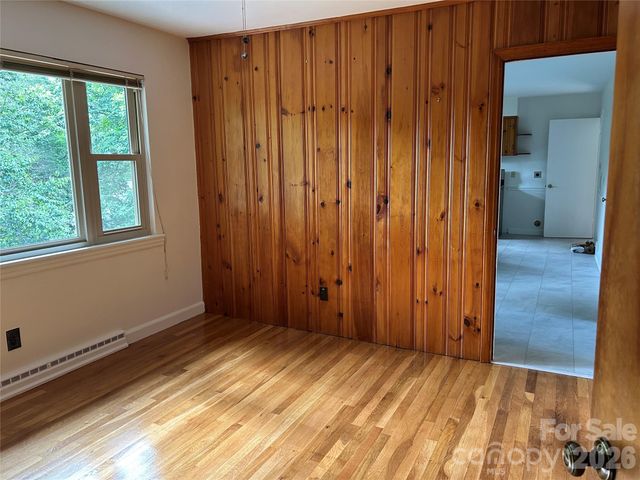 28 S College Street, Weaverville, NC 28787