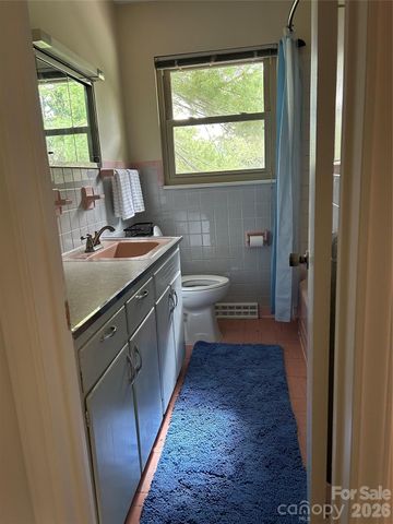 28 S College Street, Weaverville, NC 28787