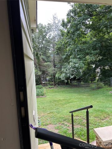 28 S College Street, Weaverville, NC 28787