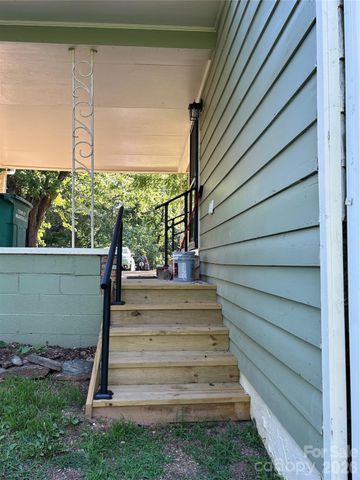 28 S College Street, Weaverville, NC 28787