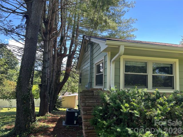 28 S College Street, Weaverville, NC 28787