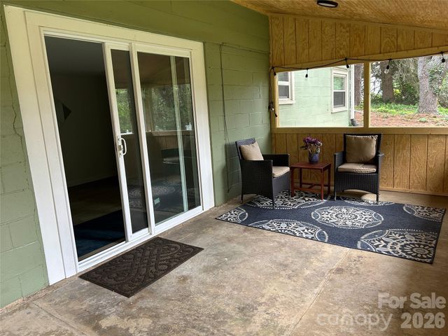 28 S College Street, Weaverville, NC 28787