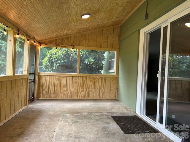 28 S College Street, Weaverville, NC 28787