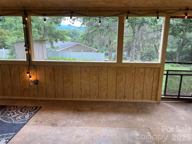 28 S College Street, Weaverville, NC 28787