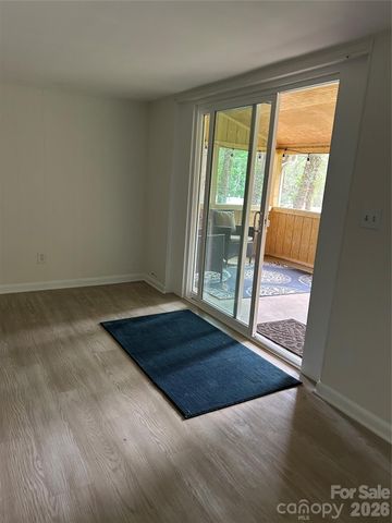 28 S College Street, Weaverville, NC 28787