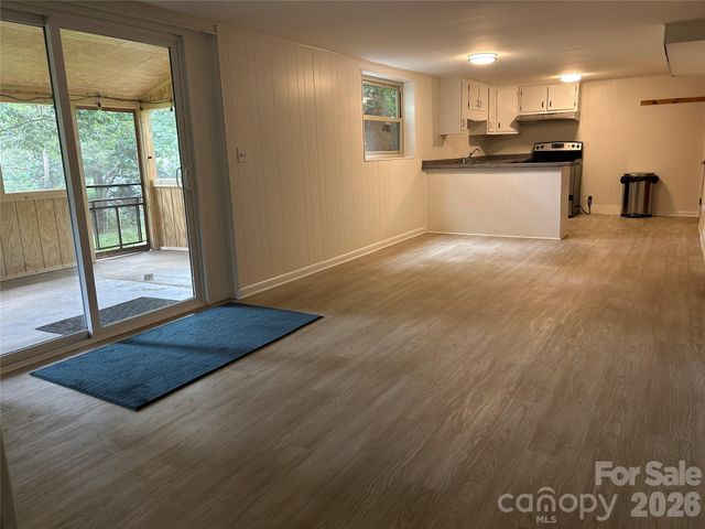 28 S College Street, Weaverville, NC 28787