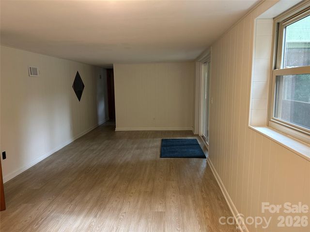 28 S College Street, Weaverville, NC 28787