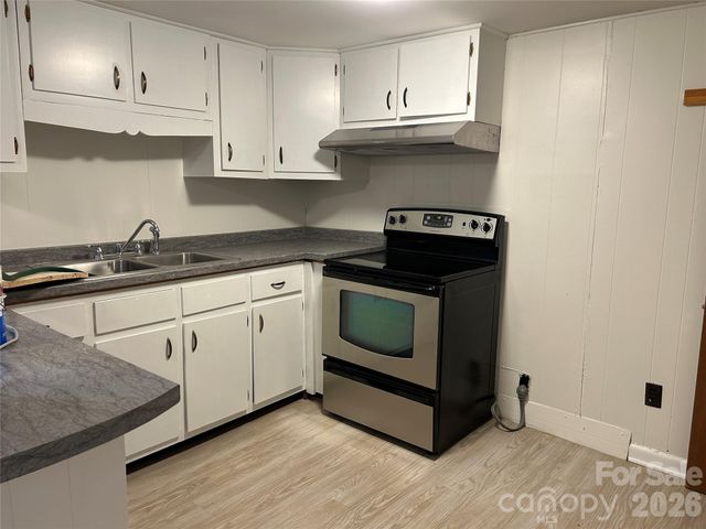 28 S College Street, Weaverville, NC 28787