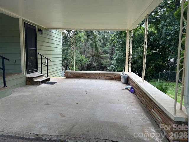 28 S College Street, Weaverville, NC 28787