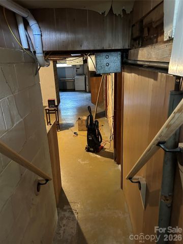 28 S College Street, Weaverville, NC 28787