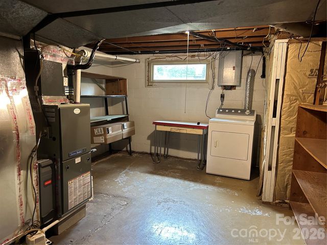 28 S College Street, Weaverville, NC 28787