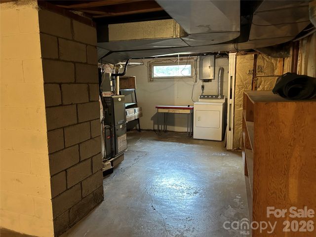 28 S College Street, Weaverville, NC 28787