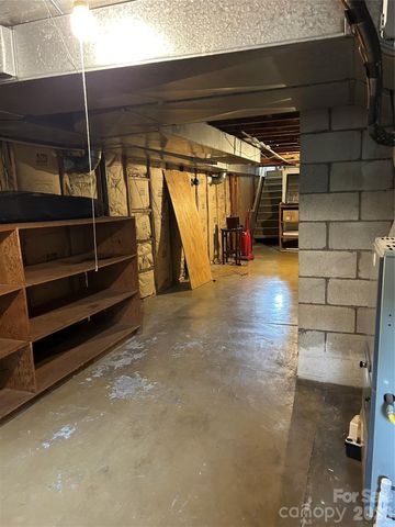 28 S College Street, Weaverville, NC 28787
