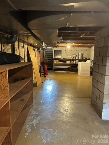 28 S College Street, Weaverville, NC 28787