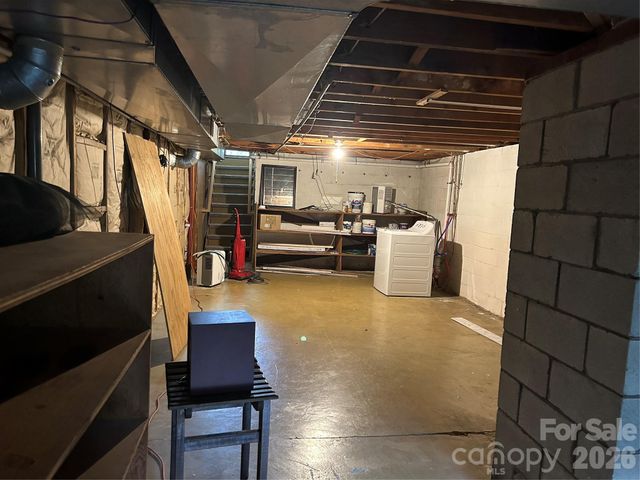 28 S College Street, Weaverville, NC 28787