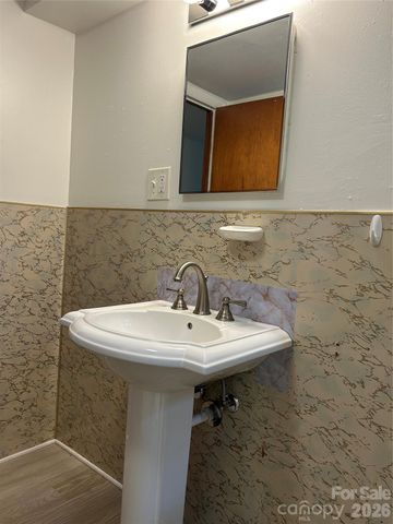 28 S College Street, Weaverville, NC 28787