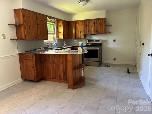 28 S College Street, Weaverville, NC 28787