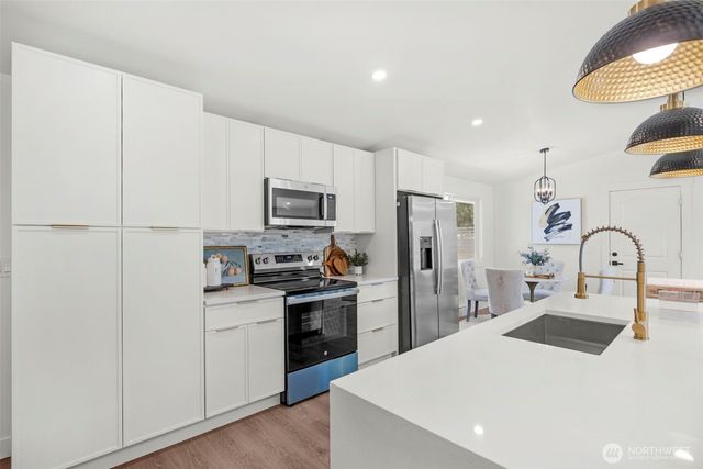 5319 201st Place SW, Lynnwood, WA 98036