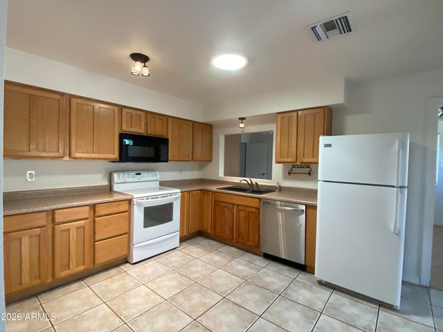 6728 W VOGEL Avenue, Peoria, AZ 85345