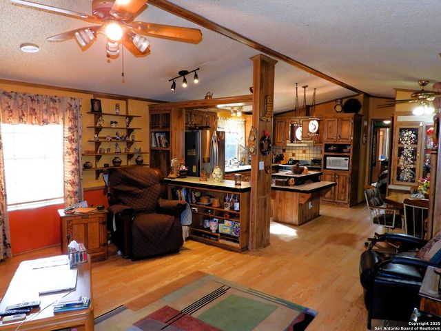 164 E 18th, Lakehills, TX 78063