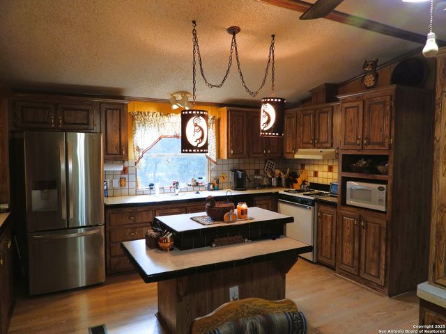 164 E 18th, Lakehills, TX 78063