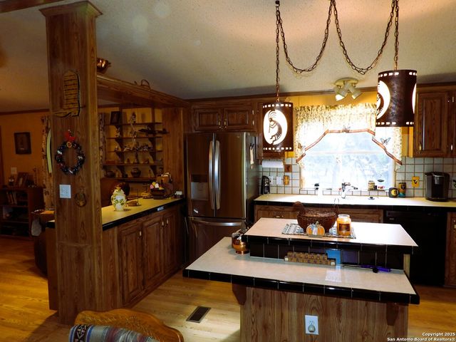 164 E 18th, Lakehills, TX 78063