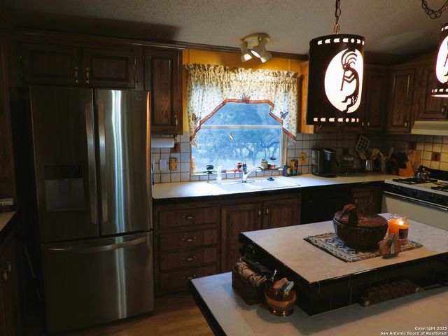 164 E 18th, Lakehills, TX 78063