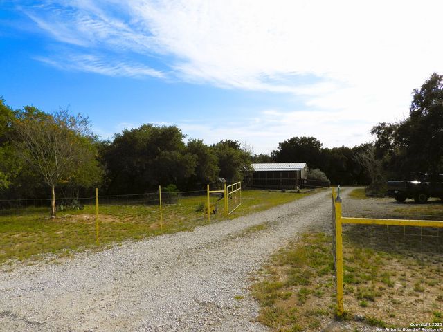 164 E 18th, Lakehills, TX 78063