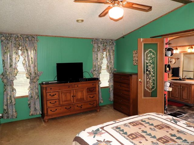 164 E 18th, Lakehills, TX 78063