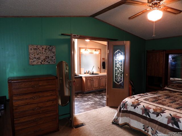 164 E 18th, Lakehills, TX 78063