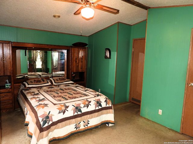 164 E 18th, Lakehills, TX 78063