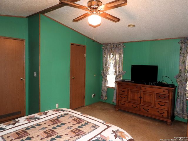 164 E 18th, Lakehills, TX 78063