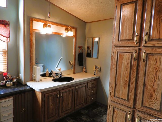 164 E 18th, Lakehills, TX 78063